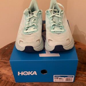 Hoka Womens Arahi 6 shoes in Aqua Blue